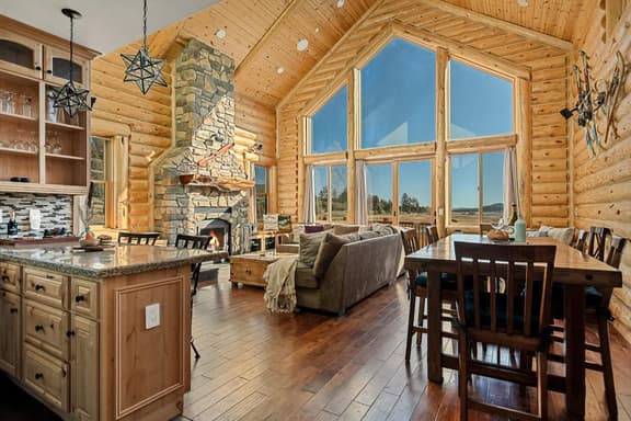 Luxurious Coyote Flat w/ Lake Views & Game Room