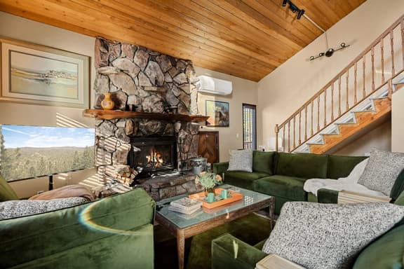 Maple Lane w/ Hot Tub & EV charger, Pet Friendly