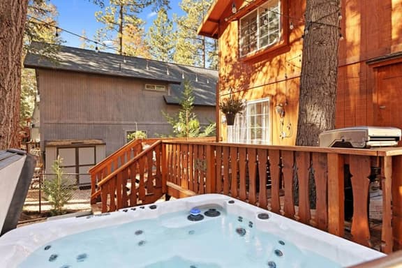 MoonBears Modern Chic Cabin, Spa near Bear Mtn