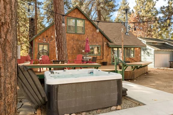 Mountain Getaway, Hot Tub, Games & BBQ