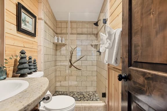 NEW A-frame 4BR w/ Hot Tub, Game Loft