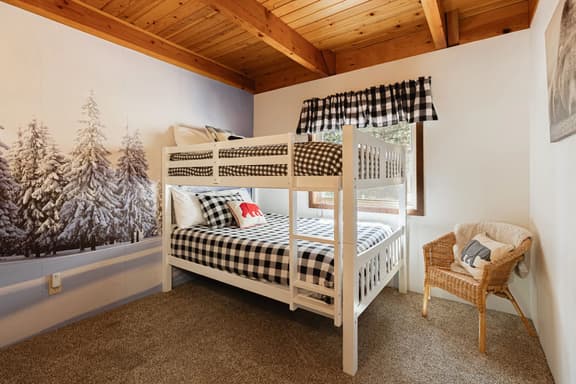 NEW! Knoll Lake Cabin in Big Bear Lake, BBQ, PET