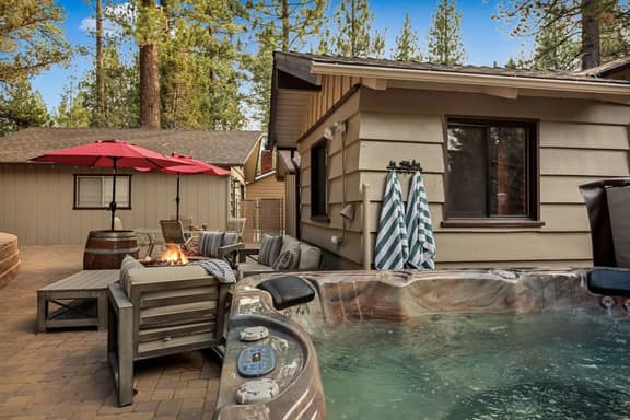 Pinecone Den| Hot Tub Near Slopes in Fox Farm