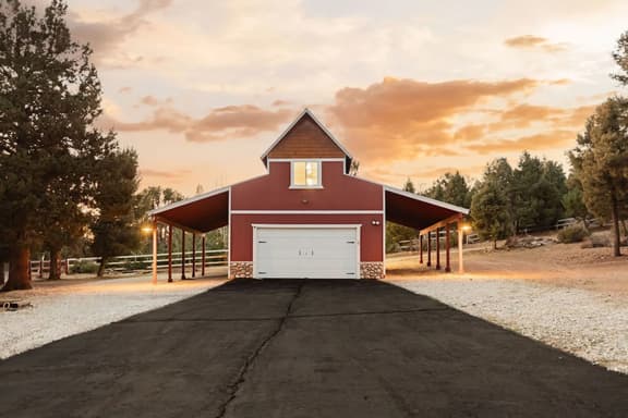Rancharillo,  Hot Tub & Barn Game Loft & Mtn Views