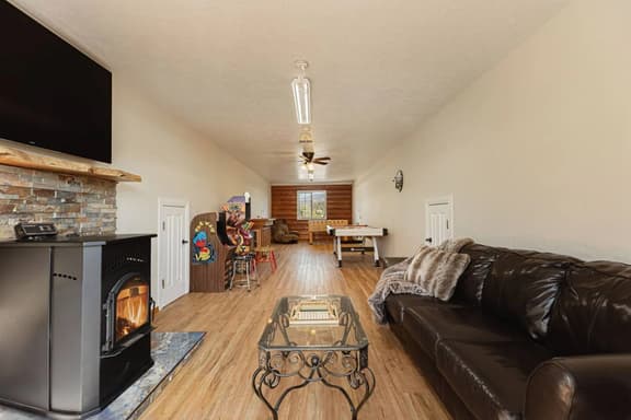 Rancharillo w Hot Tub & Barn Game Loft & Mtn Views