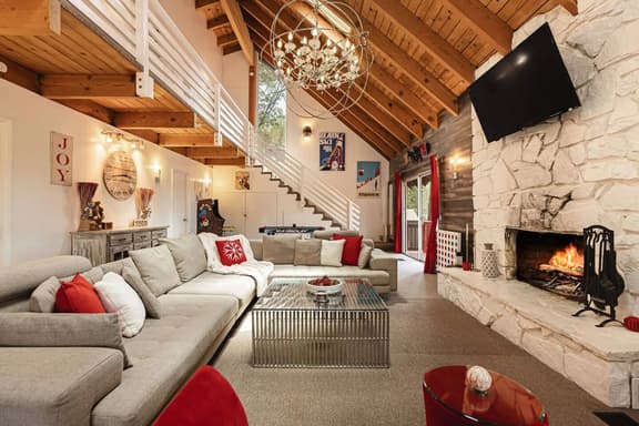 Rumpus Cabin Near Slopes w/ Game room & Hot Tub