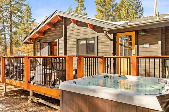 Shadow Wood Lodge, w Hot Tub near Ski Slopes