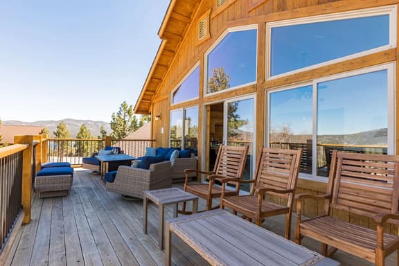 Sky High Ultimate Lodge, Hot Tub & Lake Views