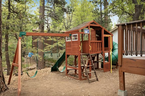 Swiss Bliss, Ideal Location w Hot Tub & BBQ