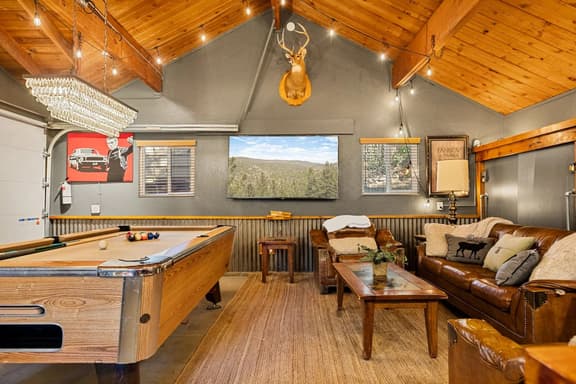 Timber & Tide Retreat in Fox Farm w Hot Tub & Games