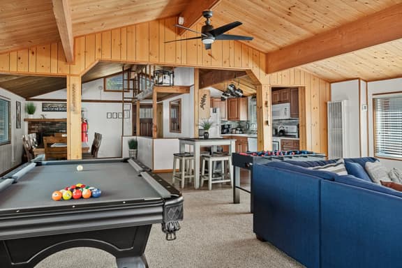 Wild Heart Cabin - Pool Table, Hot Tub, EV Charger