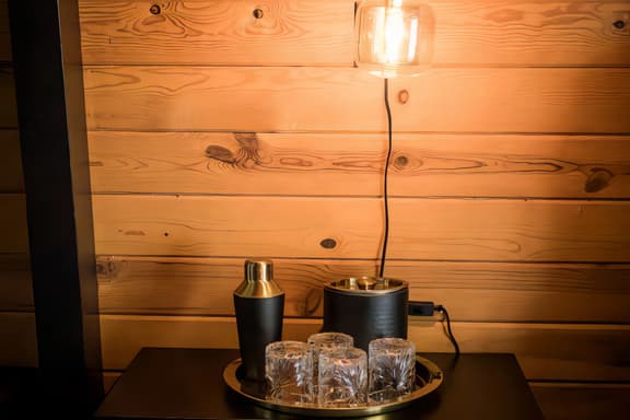 2BR Mid Century Retreat • Pets, Hot Tub, BBQ