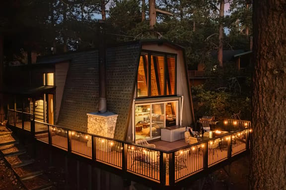 Cozy A-Frame vibes w. Lake & Ski views, AC