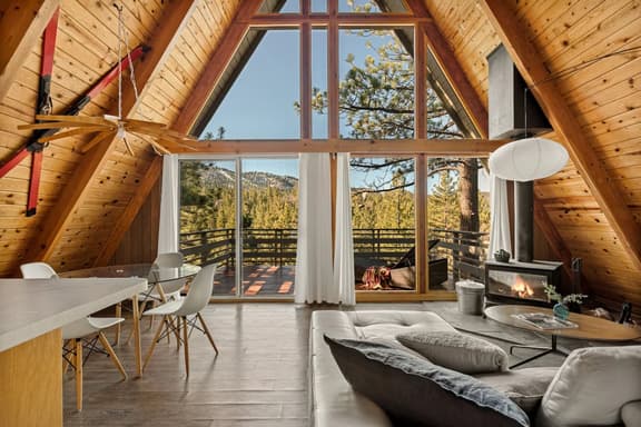 2BR A-Frame Mood, Slopes Views Near Bear Mountain