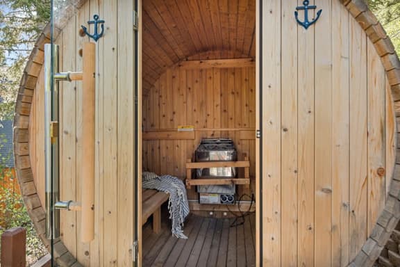 3BR Alpen Haus | Sauna, Hot Tub, Game Room & BBQ