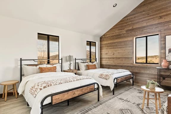 Steel Pine Lodge: As Seen On TV * Immaculate Views