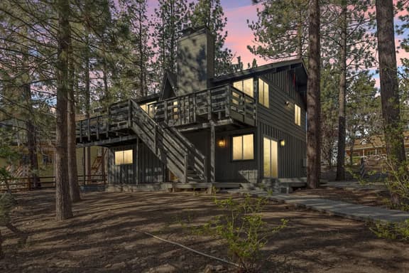 Cowboy Cabin w Lake View, EV Charger, Near Village