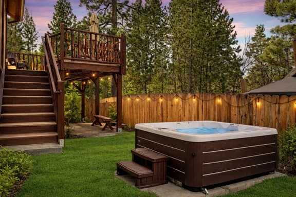 High Altitude Modern Retreat, Game Room & Hot Tub