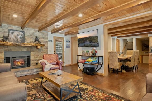 Mill Creek Lodge, Hot Tub, Game Room, Firepit