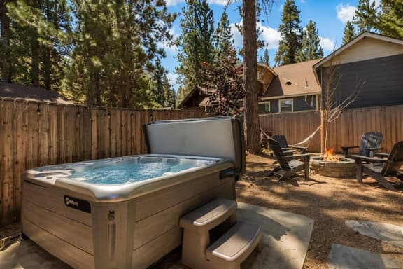 Brooklyn’s Cabin | Hot Tub, Fire Pit, Near Trails