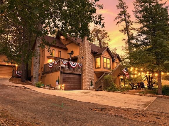 Iris Haus, w/ Hot Tub, Forest Views and Game Room