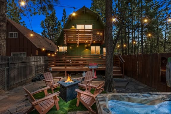 Solheim Lodge | Hot Tub, Fire Pit, EV Charger, Pets