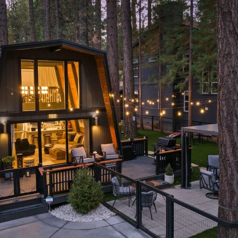 Serenity Cabin, Walk to Slopes, Hot tub, Fire Pit